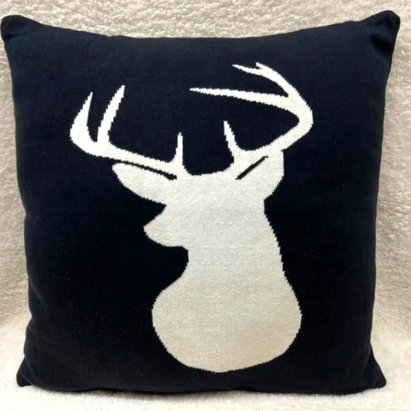 #276 18" x 18" Accent Pillow W Insert Reindeer Black Charcoal Cream Christmas - Picture 1 of 2